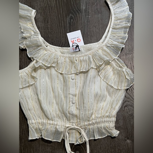 Q&A**Beautiful Summer Top***Small $112 - Picture 3 of 5